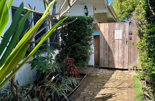 Kailua Apartment | Charming Dolphin Suite with AC in delightful Kailua