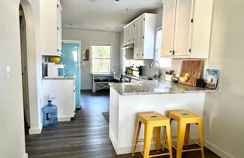 Wilmington House | Charming Downtown Cottage~Private Yard~Near Beach