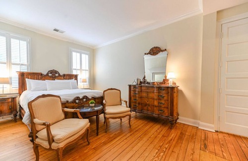 Edenton Bed & Breakfast | Charming downtown Edenton location with homemade breakfast daily