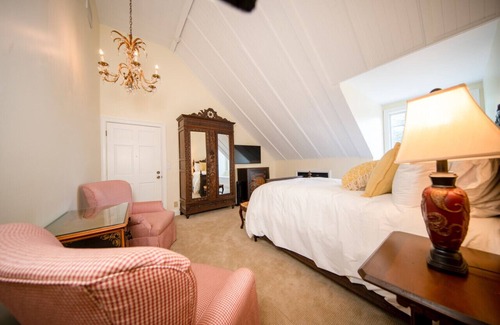Edenton Bed & Breakfast | Charming downtown Edenton location with homemade breakfast daily