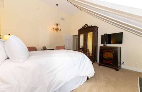 Edenton Bed & Breakfast | Charming downtown Edenton location with homemade breakfast daily