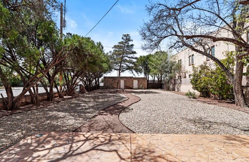 Las Cruces House | Charming Downtown Home