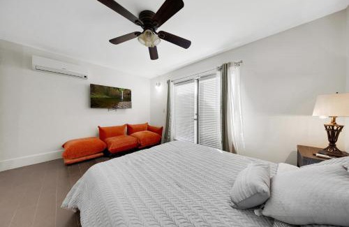 Alhambra House | Charming Downtown Retreat with free parking