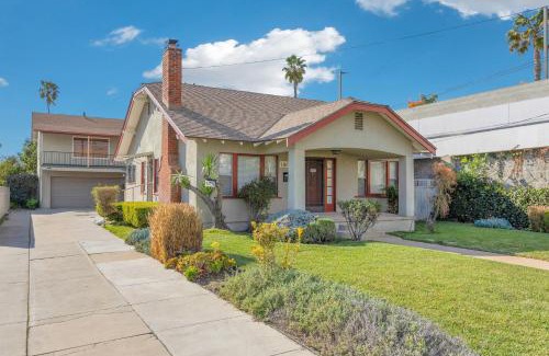 Alhambra House | Charming Downtown Retreat with free parking
