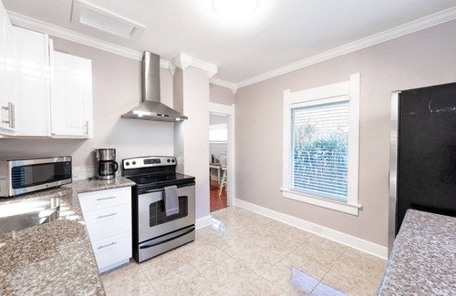 Hilltop House | Charming Downtown Tacoma Home!!