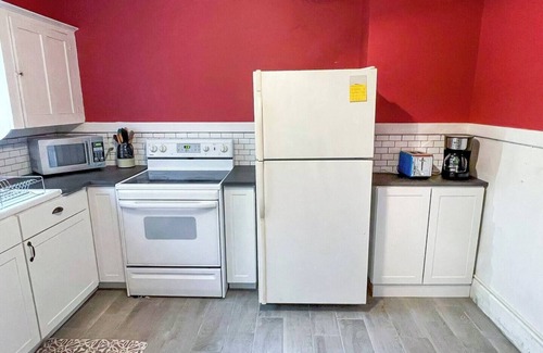 Historic Uptown Apartment | Charming Downtown Bungalow Apt. - Walk to museums & nightlife