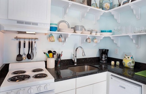 Sanibel House | Charming Duggers Tropical Village Cottage