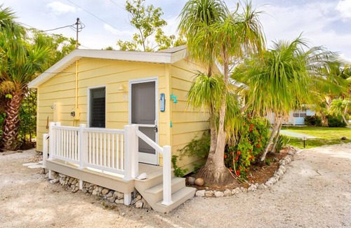 Sanibel House | Charming Duggers Tropical Village Cottage
