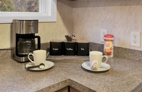 Westside Norwich House | Charming Duplex|4Min to Mohegan|18Min to Foxwoods