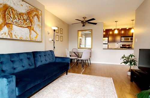 Central Condo | Charming Dwelling Downtown Vancouver