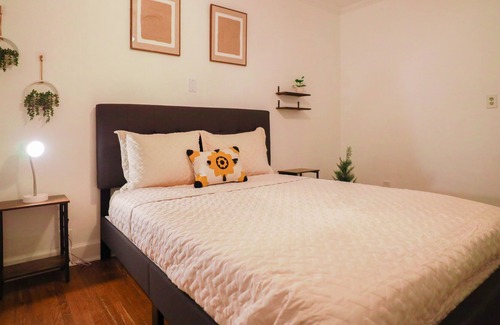 Bakersfield Bed & Breakfast | Charming East Side Vintage Home+Near Downtown