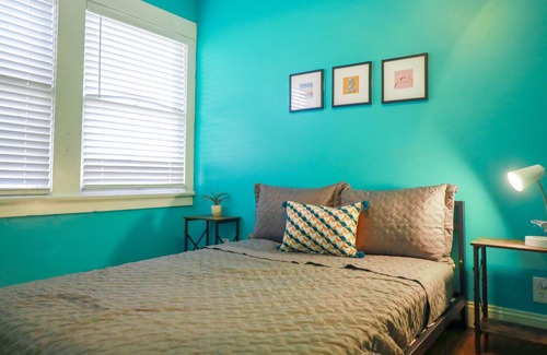 Bakersfield Bed & Breakfast | Charming East Side Vintage Home+Near Downtown