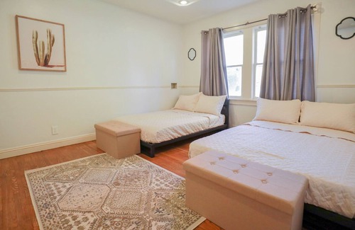 Bakersfield Bed & Breakfast | Charming East Side Vintage Home+Near Downtown