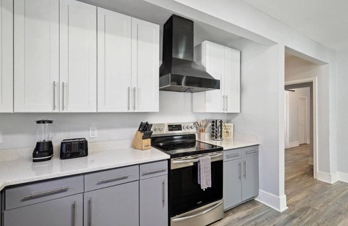 Kessler House | Charming Edgefield Retreat - Steps from Bishop Arts