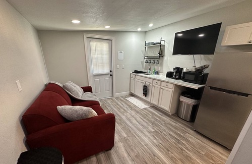 Homosassa Apartment | Charming efficiency , sleeps 4, in Homosassa, less that 4 miles from springs