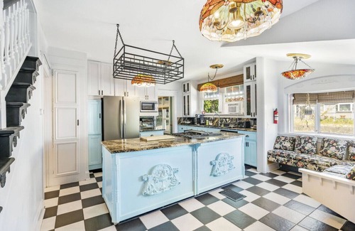 Rose City Park House | Charming & elegant 4BR Vintage Bungalow w/backyard oasis
