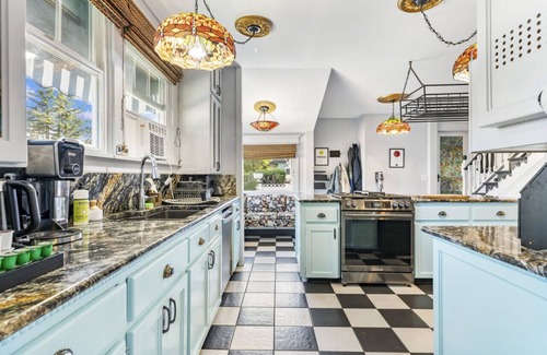 Rose City Park House | Charming & elegant 4BR Vintage Bungalow w/backyard oasis