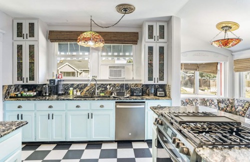 Rose City Park House | Charming & elegant 4BR Vintage Bungalow w/backyard oasis
