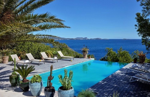 Santa Eulalia del Rio Villa | Charming elegant villa right on the sea