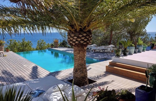 Santa Eulalia del Rio Villa | Charming elegant villa right on the sea