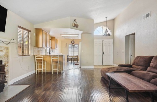 Elk Grove House | Charming Elk Grove Home - 15 Mi to Sacramento!