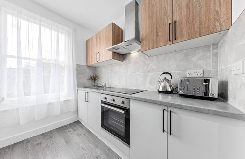 Highgate Apartment | Charming Ensuite Room in Finsbury Park London N19