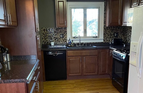 Rochester House | Charming Entire Ranch in Rochester Downtown