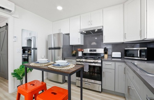 San Gabriel House | Charming Escape Queen bed with private washer and dryer