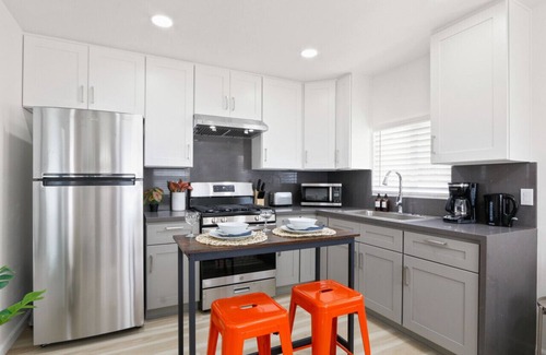 San Gabriel House | Charming Escape Queen bed with private washer and dryer