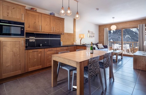 Champagny-en-Vanoise Apartment | Charming flat - SKI IN/OUT - CHAMPAGNY LA PLAGNE - Linen included
