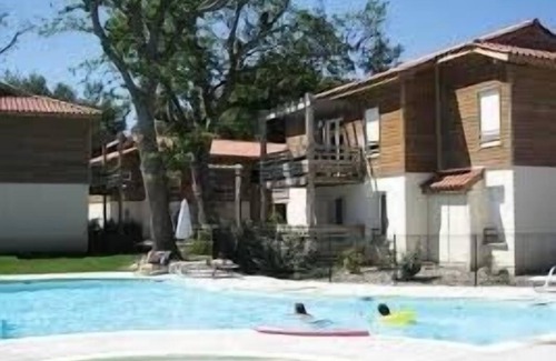 Aureilhan Apartment | Charming family apartment for 4 people with swimming pool on the edge of Lake Aureilhan