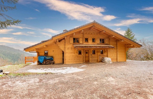 Manigod Ski Chalet | Charming family chalet with views of the Aravis