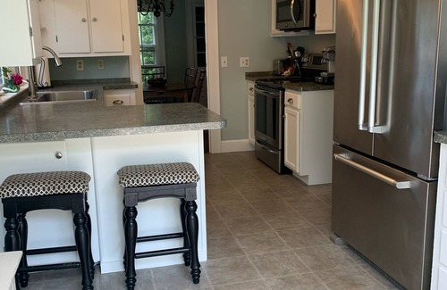 Rye House | Charming family cottage w/large yard-easy walk to Jenness Beach