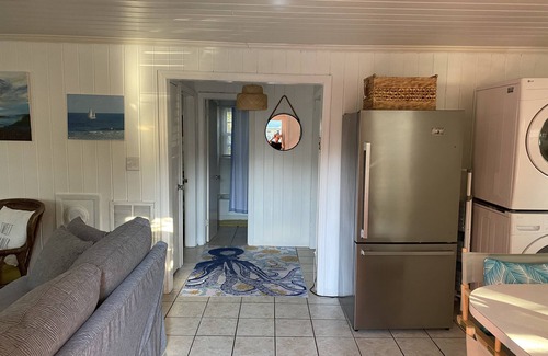 Oak Island Cottage | Charming family-friendly cottage near the beach, large lot with beautiful oaks