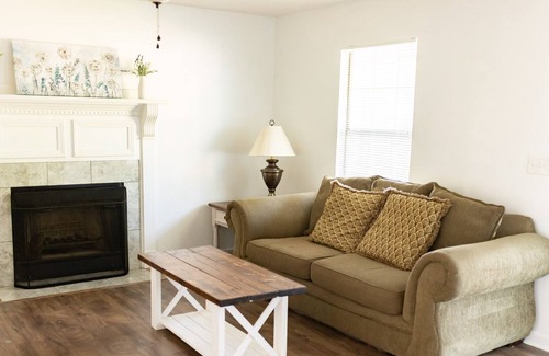 Flowood House | Charming Family Friendly Home near Reservoir