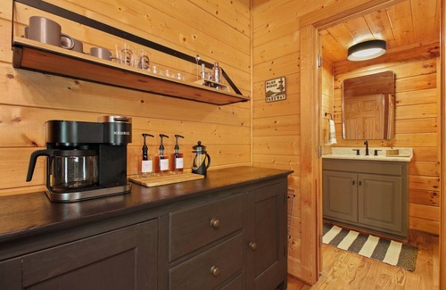 Blowing Rock Cabin | Charming Family Fun Cabin - Game Room, Arcade, Foosball by Grandfather Mountain