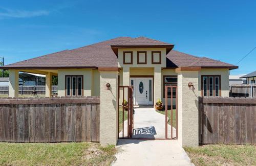 Bandera House | Charming Family Getaway Near Medina River