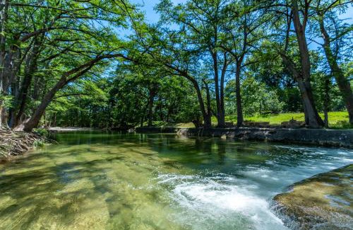 Bandera House | Charming Family Getaway Near Medina River