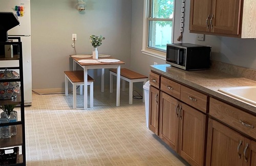 Mishawaka House | Charming Family Home near Notre Dame/Saint Mary's/Bethel/IUSB