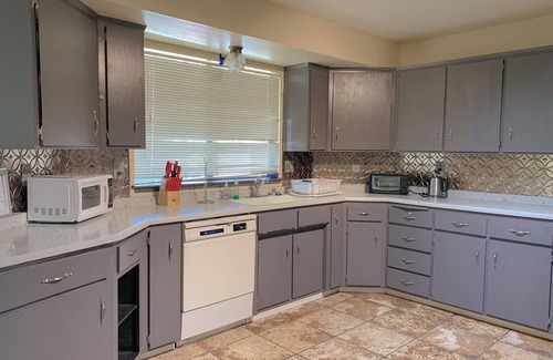 Visalia House | Charming Family House Near Sequoia Park
