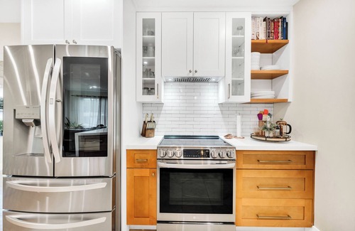 Westchester House | Charming Family Retreat in Miami: 10 Min from Miami International Airport
