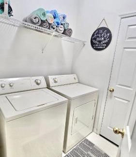 Windwood Bay House | Charming family retreat with Pool & Amenities Disney & top Attractions