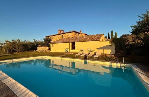 Monteroni d'Arbia House | Charming farmhouse with private pool and panoramic view of Siena