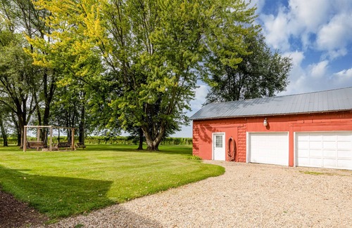 Berrien Springs House | Charming farmhouse nestled along Michigan's wine trail
