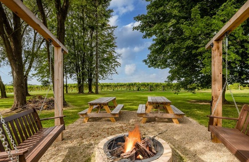 Berrien Springs House | Charming farmhouse nestled along Michigan's wine trail
