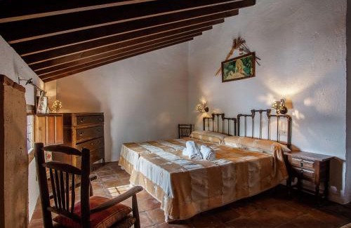 Algarinejo House | Charming Farmhouse Retreat