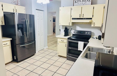 Ocala House | Charming Farmhouse 3-bedroom with WiFi in Ocala
