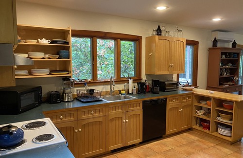 West Tisbury House | Charming Farmhouse serene amongst the trees
