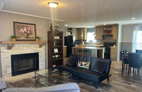 Arial House | Charming Fenced 3-BR house in serene Easley close to Swamp Rabbit Trail