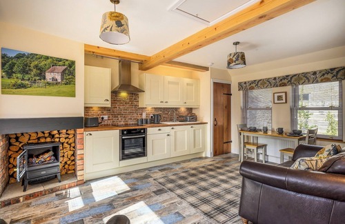 St. Andrews Cottage | Charming Fife cottage with wood-fired hot tub, just minutes from St Andrews.